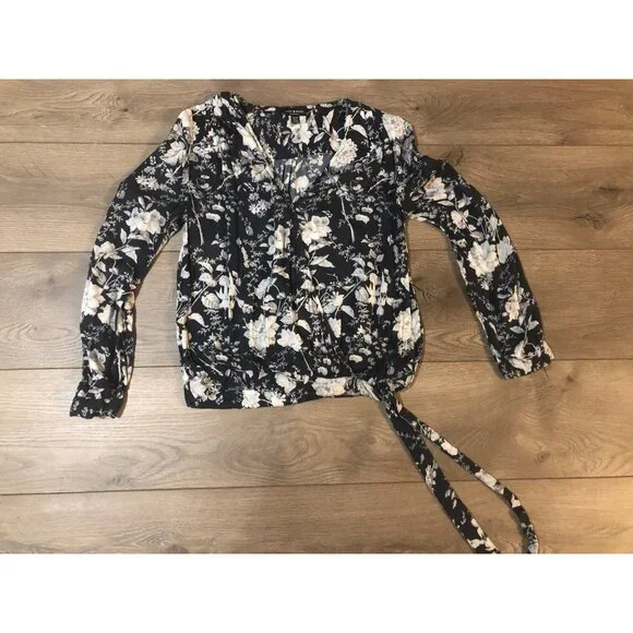 Lucky Brand V Neck floral wrap blouse size XS - Picture 2 of 6